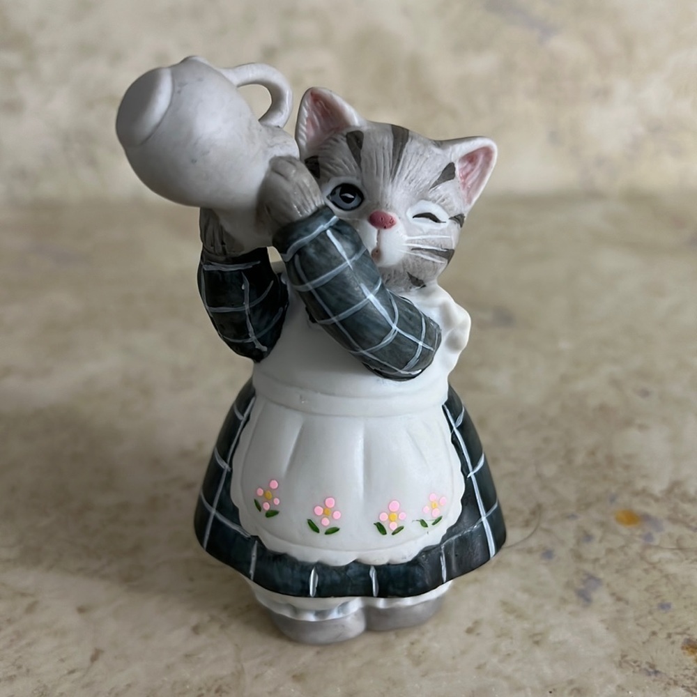 Schmid Kitty Cucumber Figurine All Gone Kitty 1988